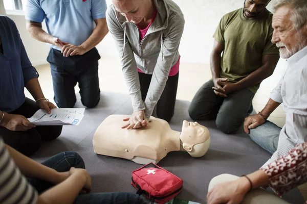 People at First Aid Training lesson — Stock Photo, Image