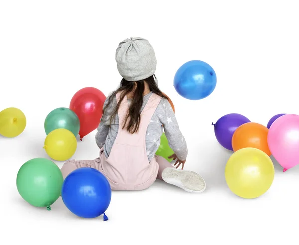 Petite fille assise avec des ballons — Photo