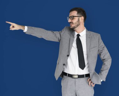 Kızgın parmak uzakta iş adamı işaret