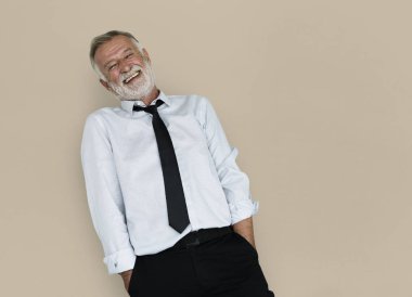 gülümseyen kıdemli işadamı 