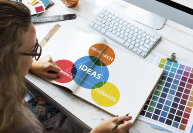 Yaratıcı tasarımcı kadın