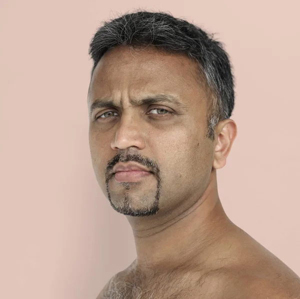 Serio volto uomo indiano — Foto Stock