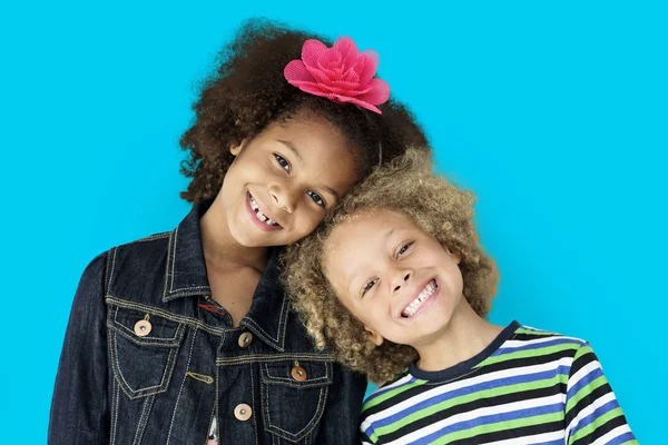 Schattige kinderen met afro kapsel — Stockfoto