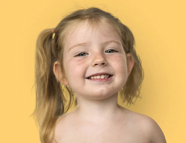 Malé usmívající se dívka — Stock fotografie