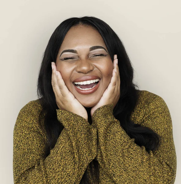 Sonriente joven mujer afroamericana —  Fotos de Stock