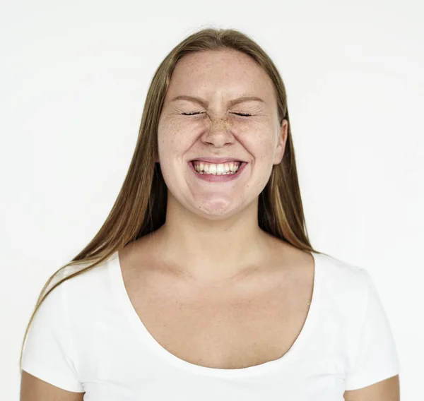 Donna con sorridente posa in studio — Foto Stock