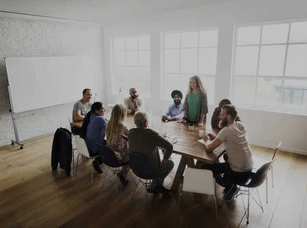 Grupo de diversidade Pessoas em reunião — Fotografia de Stock