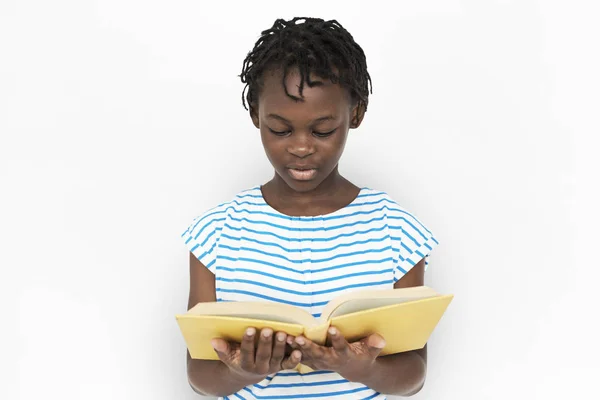 Girl reading the book — Stock Photo, Image