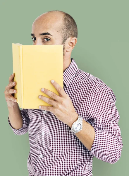 Hombre posando en estudio —  Fotos de Stock