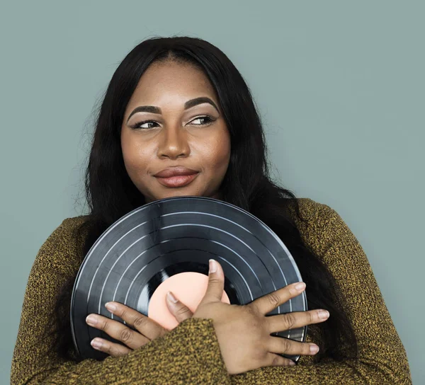 Женщина с виниловым диском — стоковое фото