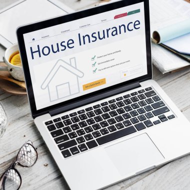 İşyeri masada dizüstü