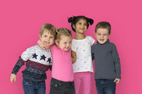 Niños multiétnicos en el estudio — Foto de Stock