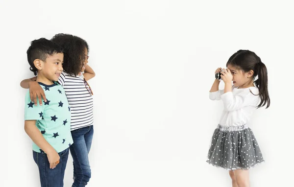 Barn tar bilder med kameran — Stockfoto