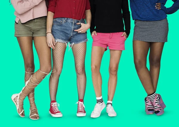 Genç kadın bacakları — Stok fotoğraf
