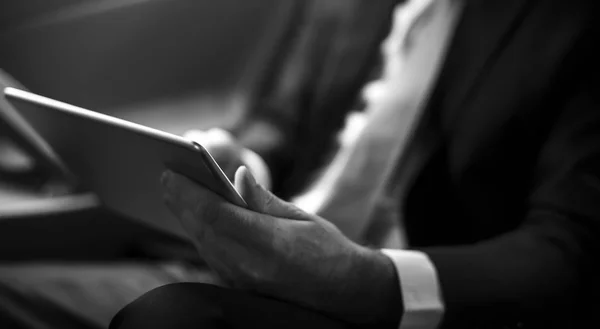 Businessman Using Tablet — Stock Photo, Image