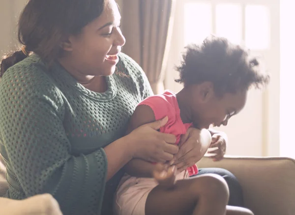 Feliz madre e hija — Foto de Stock