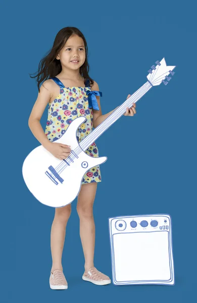 Chica jugando en falsa guitarra —  Fotos de Stock