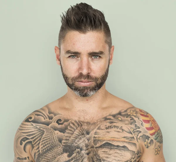 Dövmeli yakışıklı adam — Stok fotoğraf