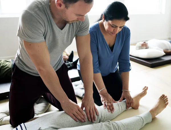 People at massaging Training lesson — Stock Photo, Image