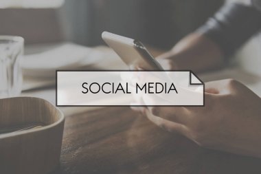 Akıllı telefon kullanan kişi