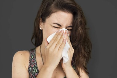 kadın stüdyoda poz