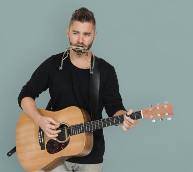 adam gitar ve mızıka