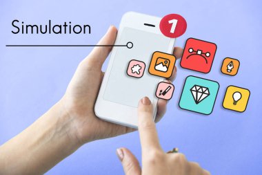 akıllı telefon elinde 