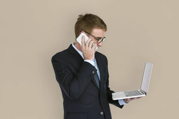 Hombre de negocios en el teléfono que habla —  Fotos de Stock