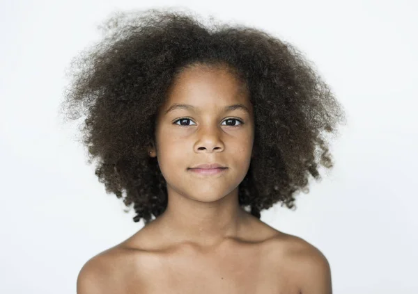 Criança bonita com cabelo afro — Fotografia de Stock