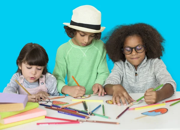 Kinderen die samen tekenen — Stockfoto