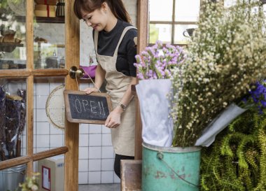 kadın çiçekçi holding açık yönetim kurulu