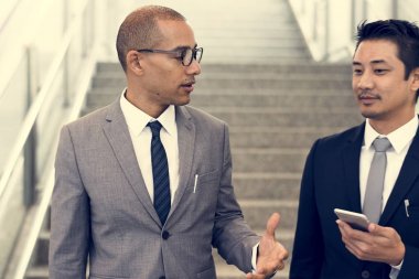 alt katta yürüyüş iş adamları