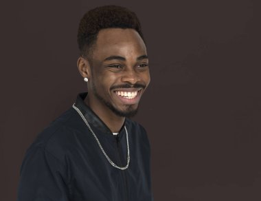 Afrikalı genç gülümseyen