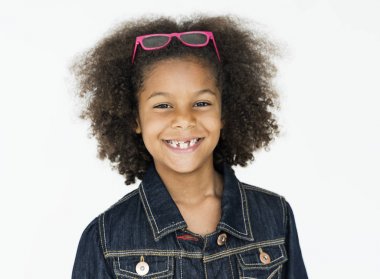 afro saçlı güzel çocuk