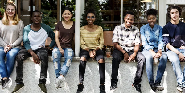 Multi-etnisch studenten samen — Stockfoto