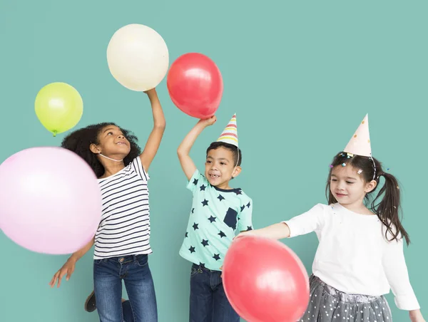 Niños posando en estudio —  Fotos de Stock