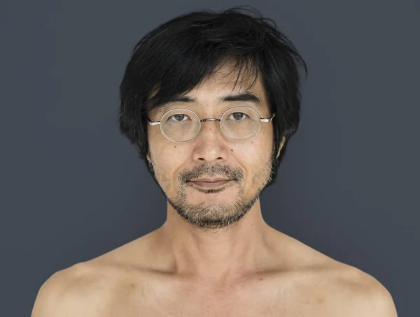 Asiatique homme posant en studio — Photo