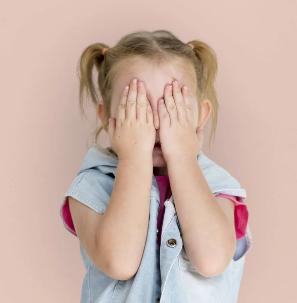 Girl closing eyes with hands — Stock Photo, Image