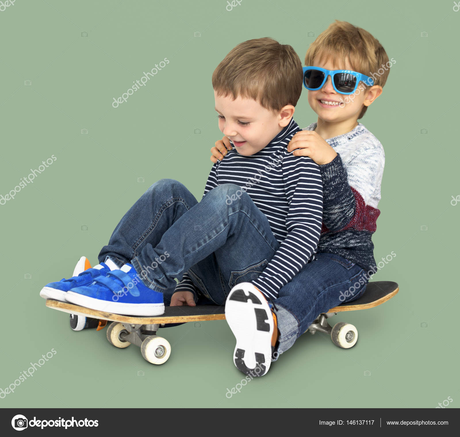 16+ Cute Skateboarding Boys