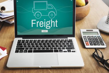 Ofis Masası üstünde laptop
