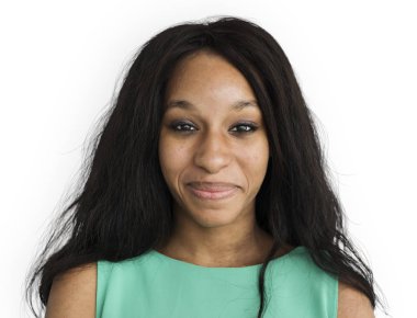 Gülümseyen genç kadın