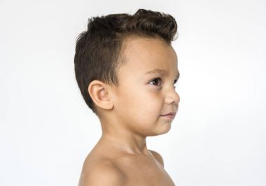 Gömleksiz küçük çocuk