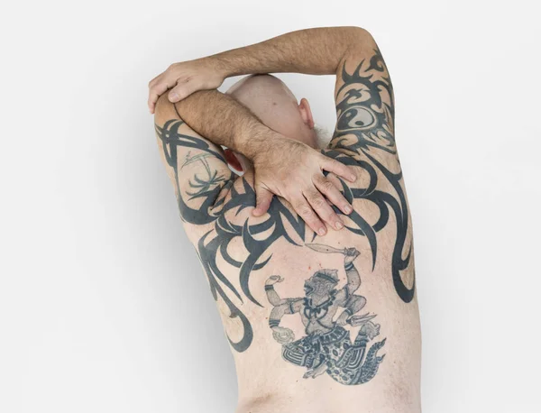 Homem com tatuagem nas costas — Fotografia de Stock