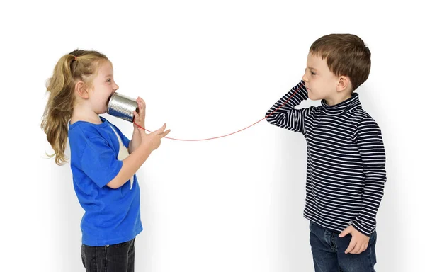 Niños usando String Phone — Foto de Stock