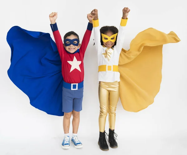 Kinderen poseren in studio — Stockfoto