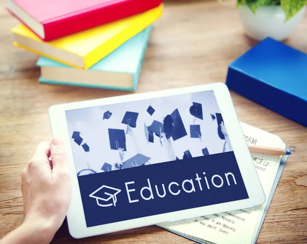 kişi holding dijital tablet