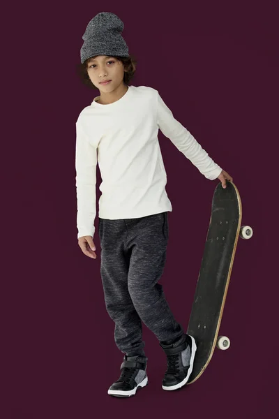 스케이트 보드와 세련 된 소년 — 스톡 사진