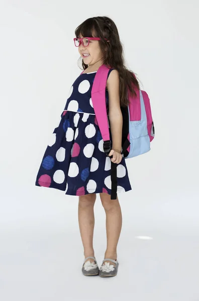 Маленька школярка з рюкзаком — стокове фото