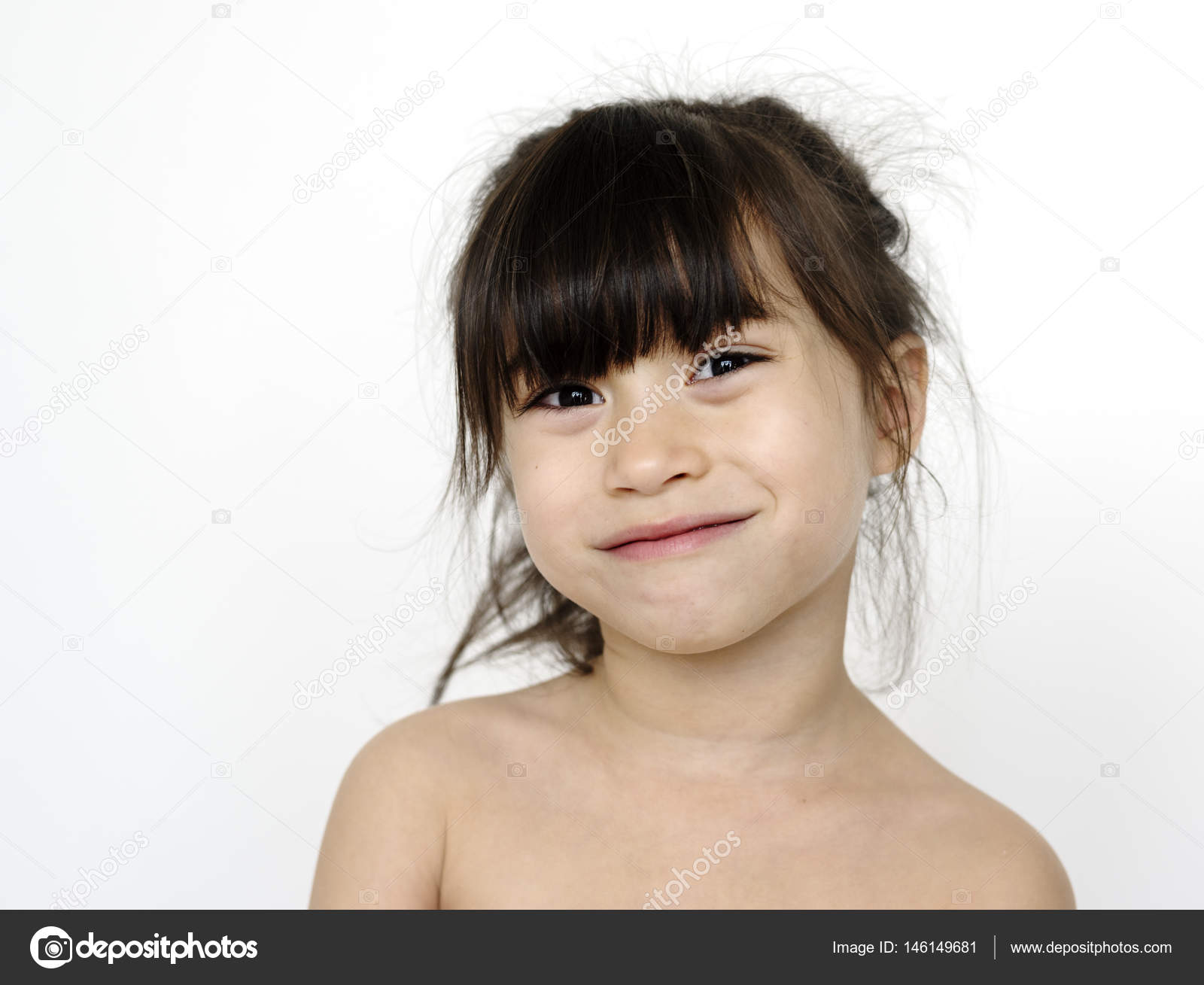 Petite fille torse nu — Photo de stock par ©Rawpixel - 146149681