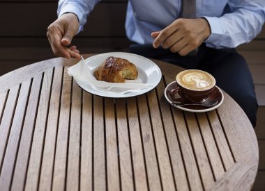 işadamı having kahvaltı